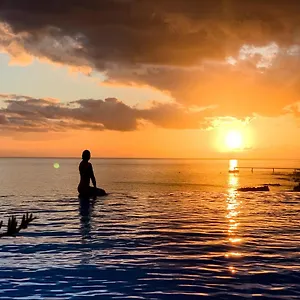 Formosa Infinity Pool Apartment